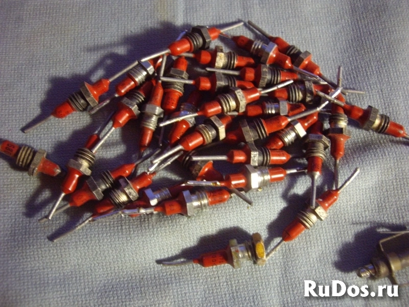 Конденсаторы проходные, подстроечные. изображение 7