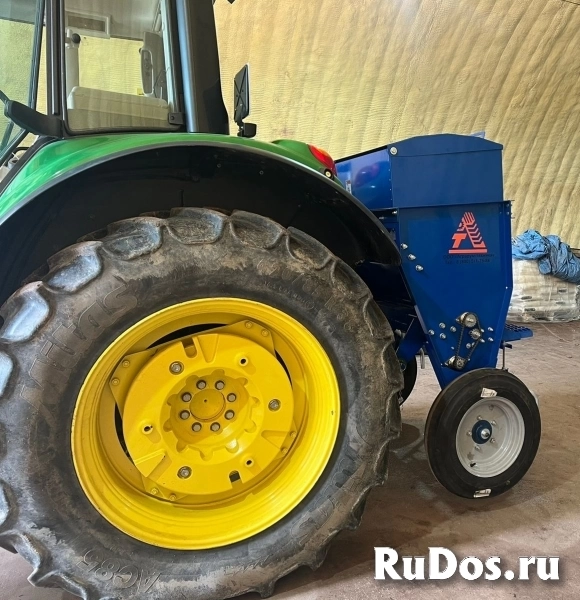 Разбрасыватель минеральных удобрений фотка