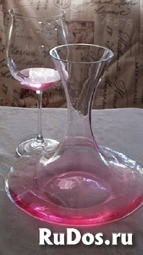Декантер  — предназначенный для декантации и подачи вина. фото