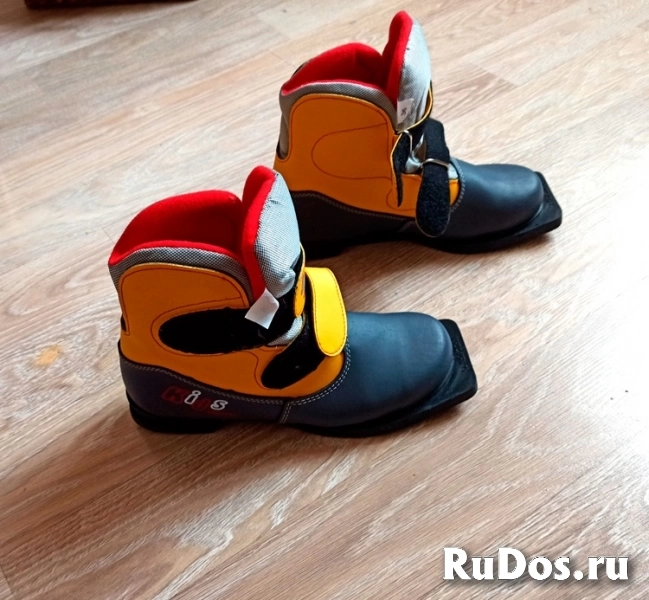 Продаю новые беговые лыжи с ботинками фото