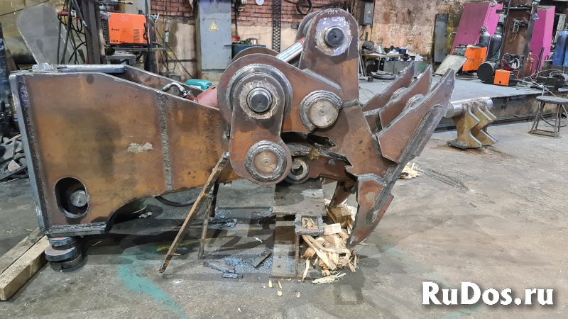 Дробилка по дереву-корчеватель фото