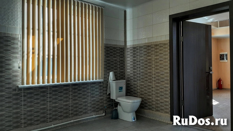 Новый жилой коттедж 200 кв.м. на высоком берегу реки в пригороде изображение 4