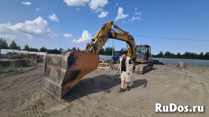 Просеивающий валково-дробильный ковш на складе фотка