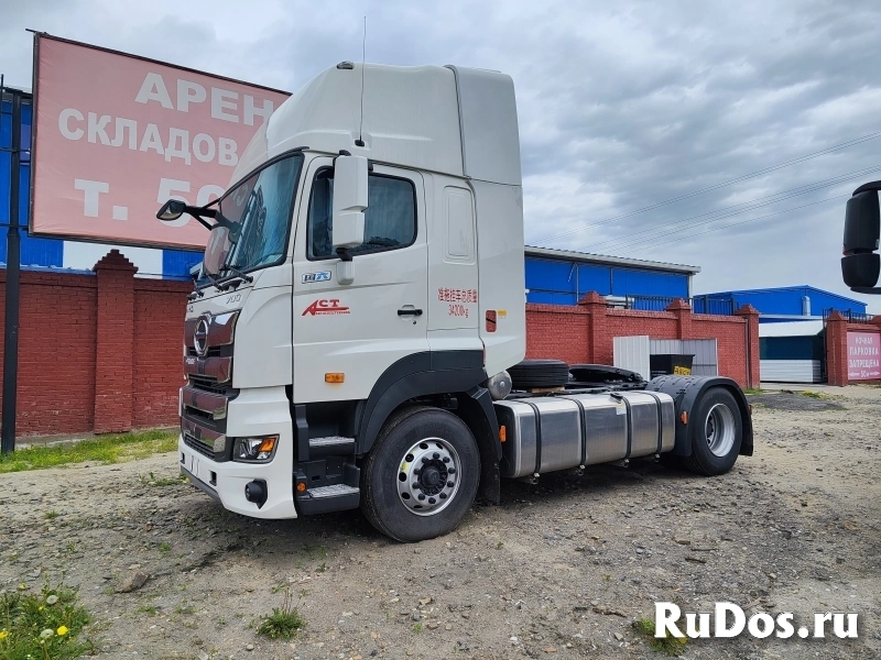 Седельный тягач HINO YC4180SH1UG6 колесной формулы 4х2 фотка
