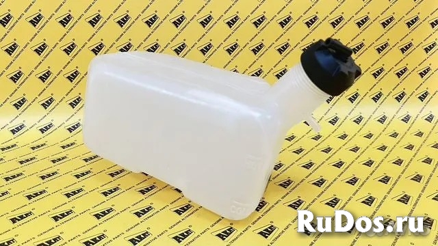 Бачок охлаждающей жидкости New Holland 84136463 фотка