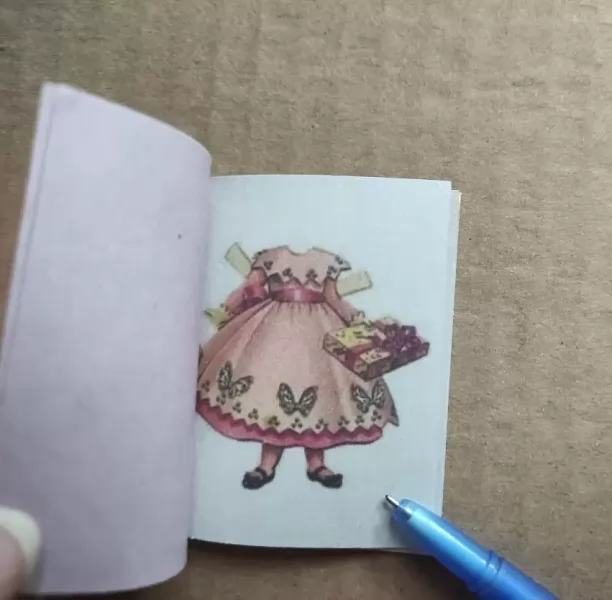 Миниатюрная книжечка Бумажная кукла фотка