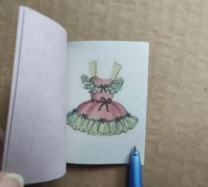 Миниатюрная книжечка Бумажная кукла изображение 3