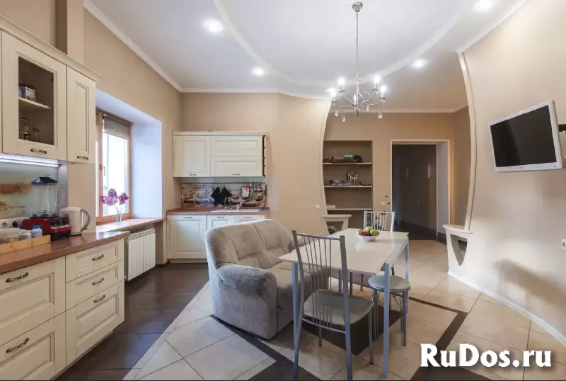 Коттедж 272 м² на участке 4 сот. изображение 3