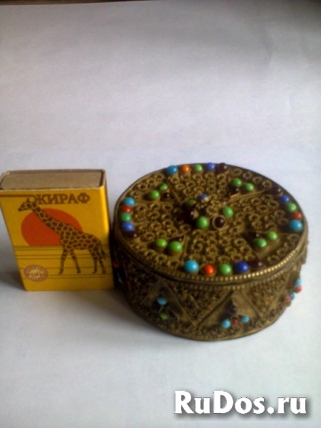 Шкатулка старинная филигранная латунная с бирюзовыми камнями изображение 8