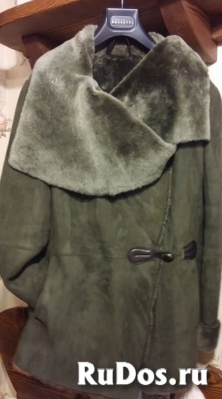 Дубленка  женская от лидера Итальянских брендов Fratelli Rossetti. Покупалась в Парабьяго  . Размер   российский 46 . изображение 3