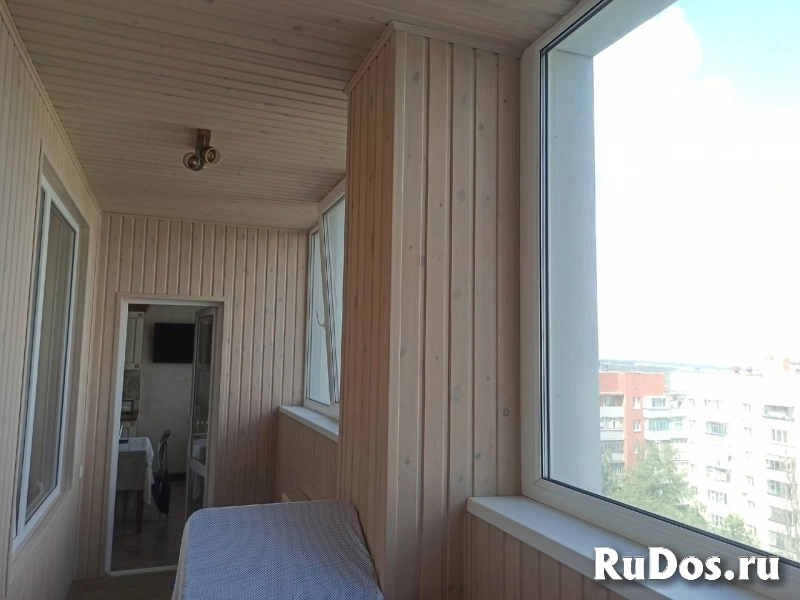 Трёшка с дизайнерским ремонтом изображение 10