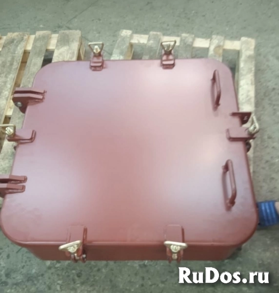 Люк судовой с барашковыми задрайками плоское полотно фотка