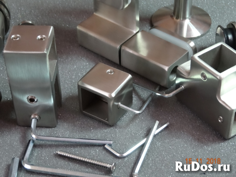 Нержавеющая фурнитура для сантехкабин из стекла фотка