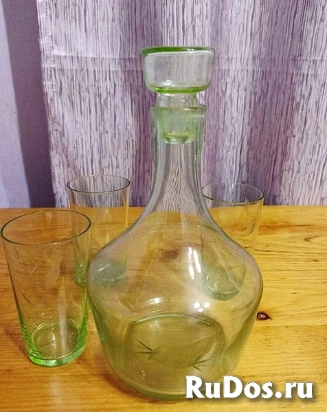 Графин стекло СССР салатовый со стаканчиками изображение 3