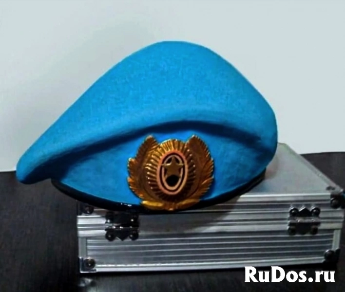 Фуражки из камня (памятник) фотка