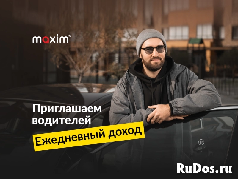 Водитель легкового автомобиля фото