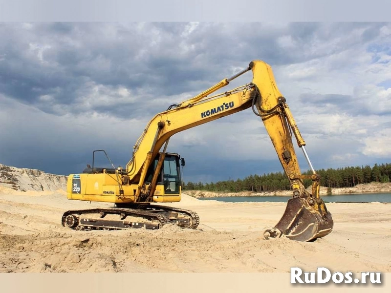 Гусеничный экскаватор Komatsu 220, 2012 г, гидролинии изображение 3