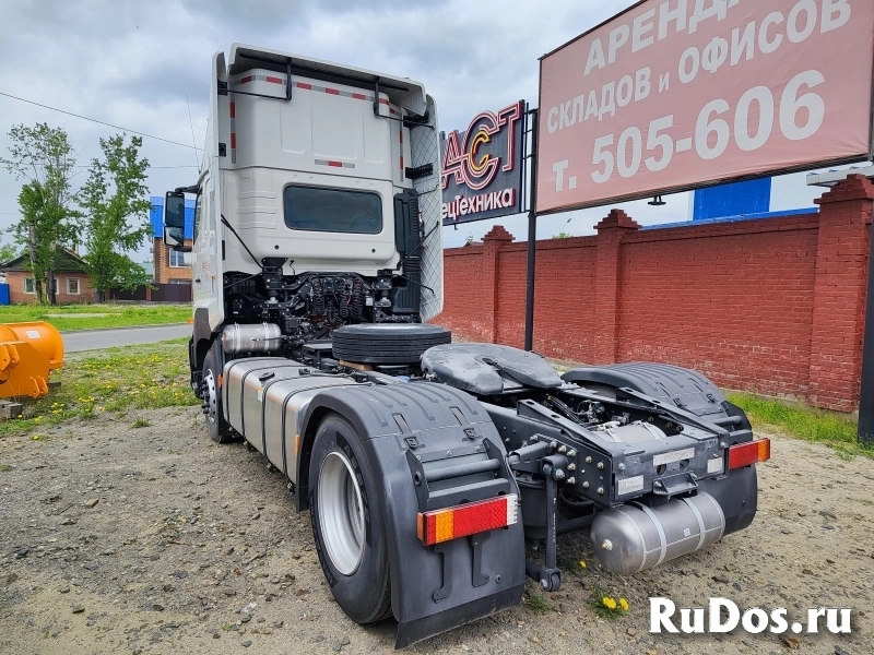 Седельный тягач HINO YC4180SH1UG6 колесной формулы 4х2 изображение 3