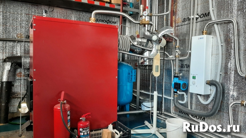 Новый жилой коттедж 200 кв.м. на высоком берегу реки в пригороде фотка