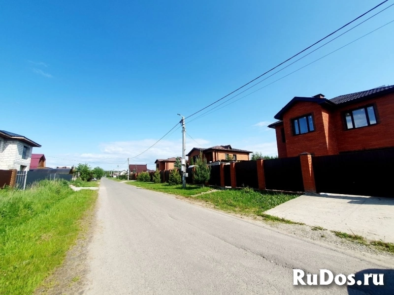 Участок ровной формы рядом с озером изображение 5