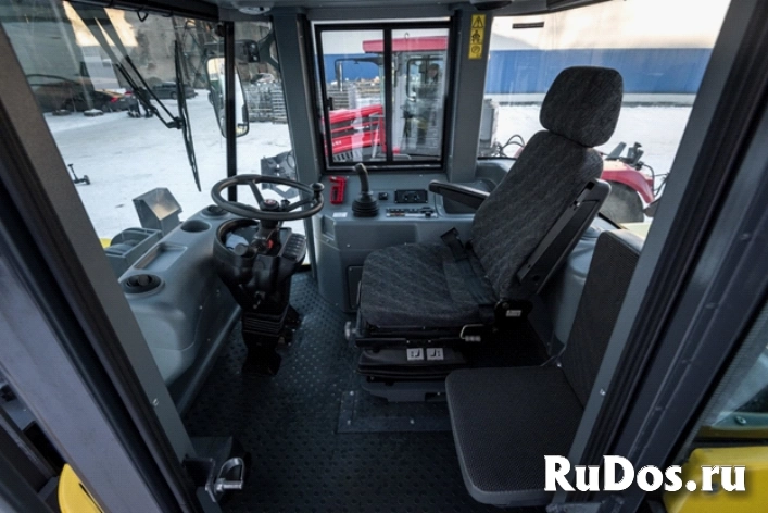 Универсальная дорожная машина «КИРОВЕЦ» К-708УДМ фотка