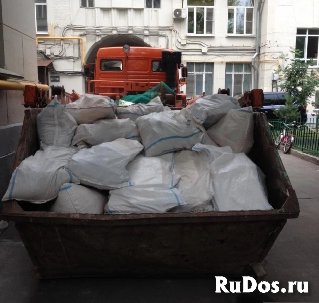 Бак для вывоза мусора и хлама фото