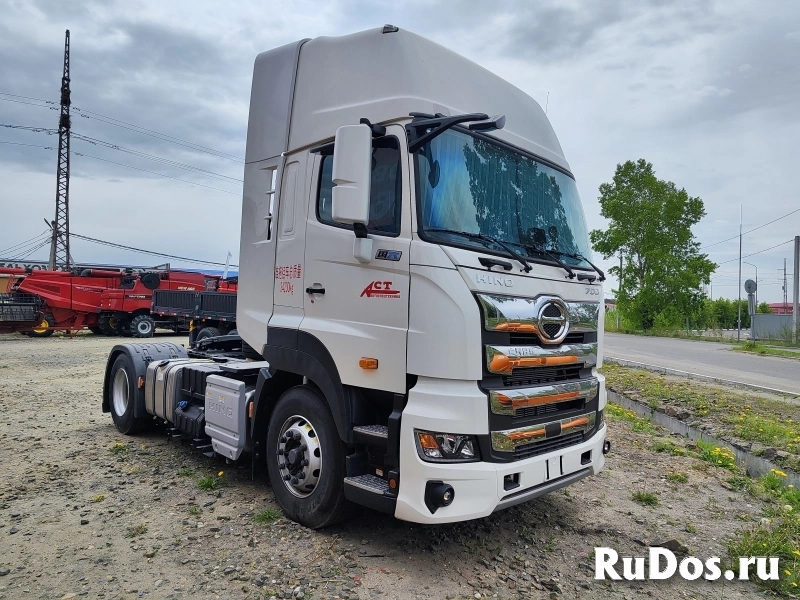 Седельный тягач HINO YC4180SH1UG6 колесной формулы 4х2 фото