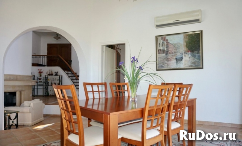 Элитная 4-спальная вилла с панорамным видом в районе Пафоса-Кипр изображение 8