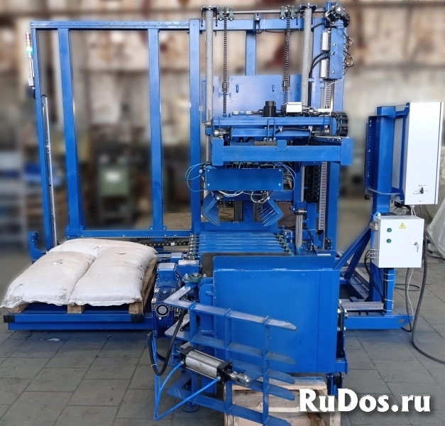 Паллетоукладчик для агросектора с устройством для зашивных мешков фото