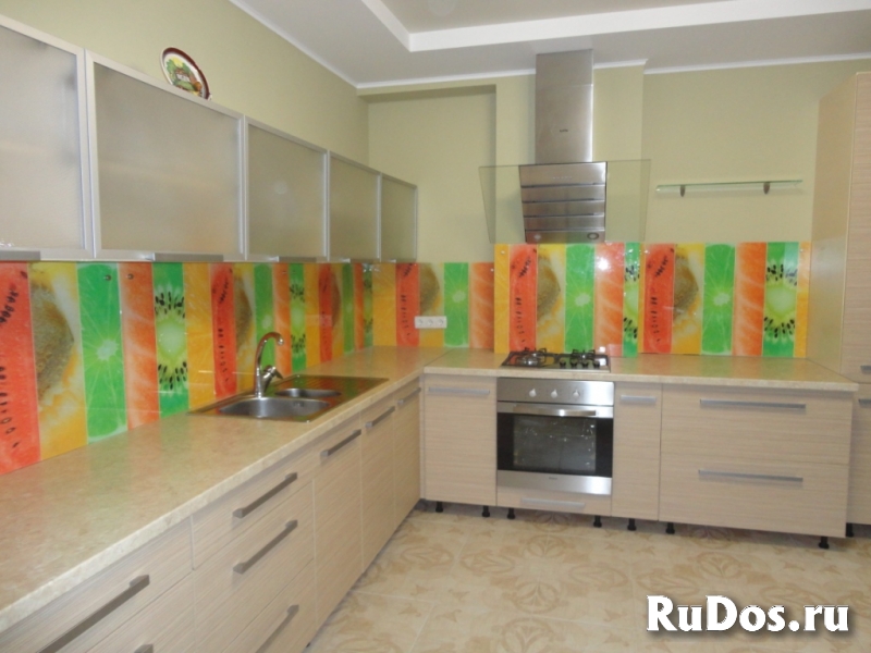 Стеклянный фартук для кухни изображение 5