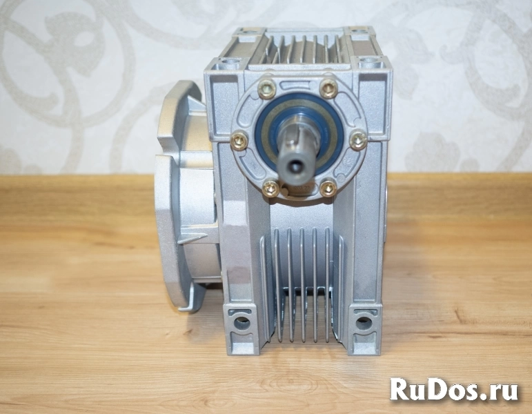Редуктор Motovario NRV 090 Италия новый изображение 3