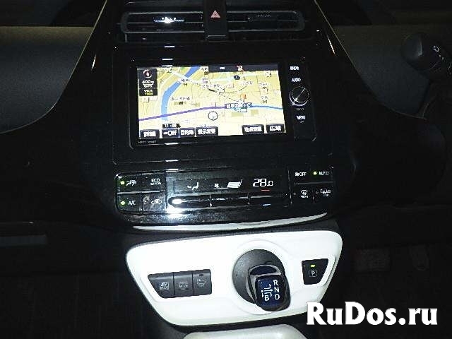 Лифтбек гибрид Toyota Prius кузов ZVW55 модификация A TSS-P 4WD изображение 5