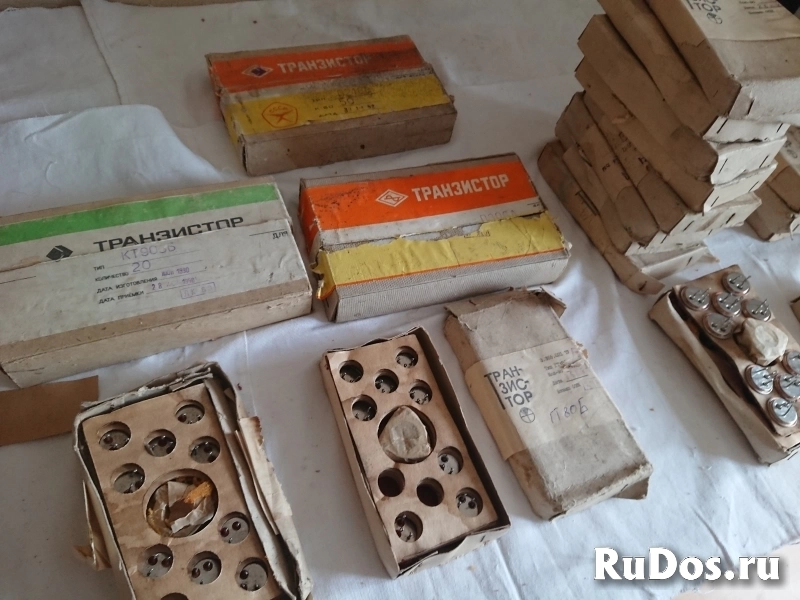 Транзисторы ГТ806. ГТ703. КТ903. П306. П210 фотка