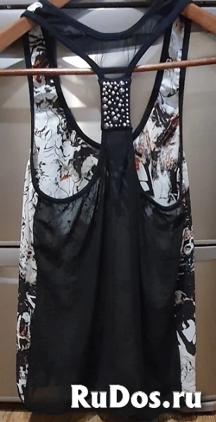 Летняя красивая майка с принтом из заклёпок. Размер 42-44 . фотка