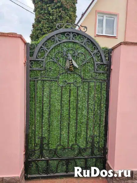 Искусственная изгородь и декоративная сетка на забор фотка
