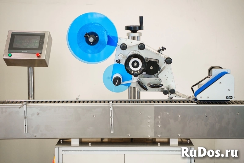 Машина этикетировочная ЭМ05.06 с сервоприводом пневмообкатчика фотка