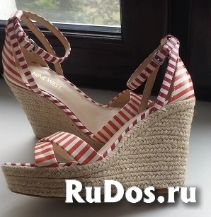 NINE WEST босоножки, размер 36 ,ремешок на щиколотке, скругленный носок, танкетка. Состояние новые . Цена  3000  .Nine West фотка