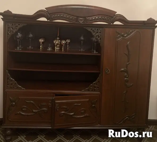 Антикварный комплект мебели из дерева для гостиной. изображение 3