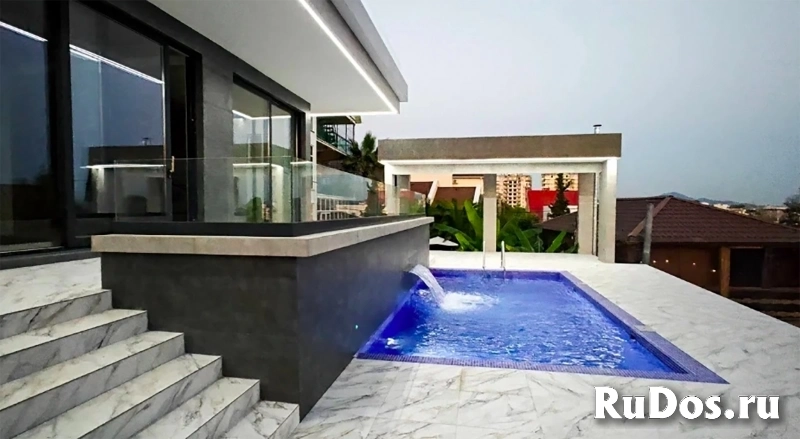 Продам Виллу в Сочи, с бассейном и прямым видом на море. изображение 3