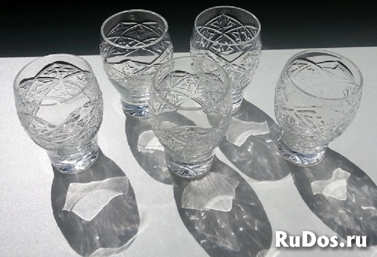 Хрусталь времён СССР . Симпатичные стопочки , 8 см , 5 шт. Цена 500 фотка