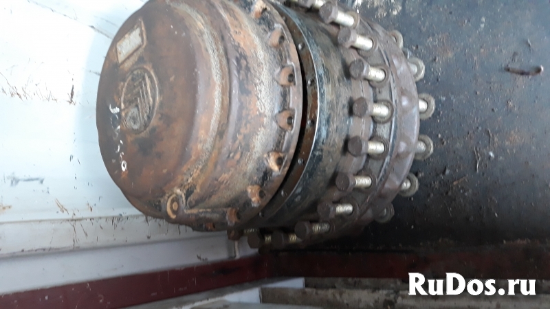 На экскаватор JCB JS360 редуктор хода б/у оригинал фотка