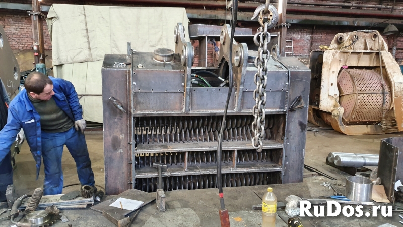 Надежное оснащение - просеивающий валковый ковш фото