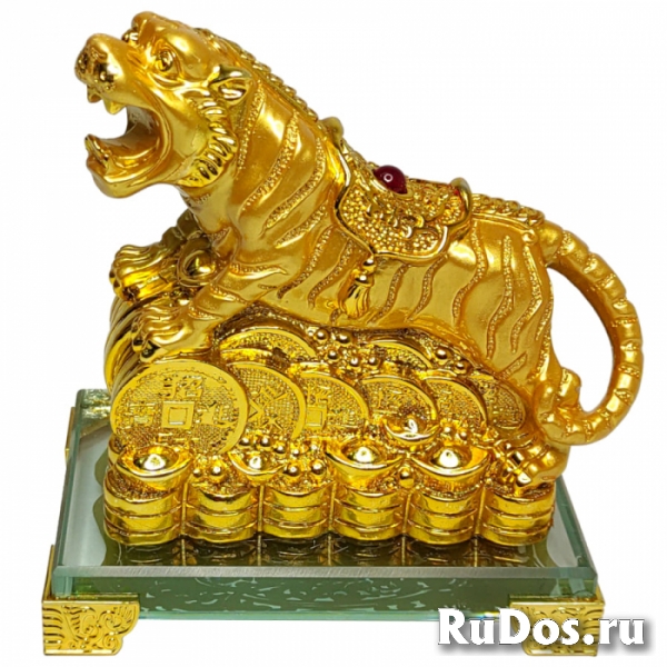 Тигр золотой символ 2022 года. фото