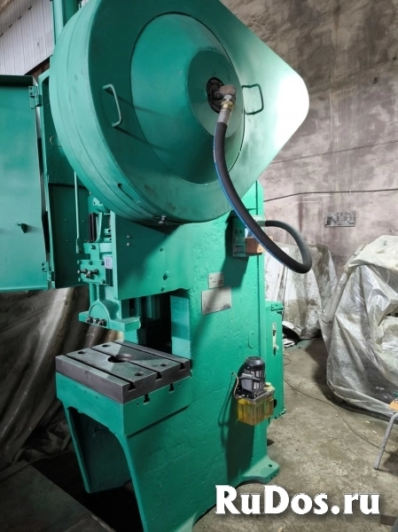 Пресс однокривошипный КД2126 простого действия духстоечный фотка