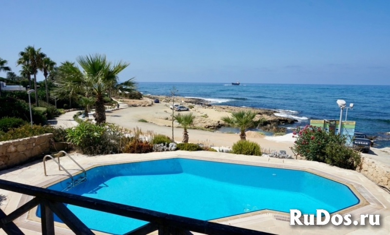 Очаровательная вилла на первой береговой линии моря в Пафосе-Кипр изображение 5