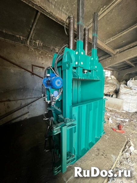 Пресс-пакетировщик вертикальный Кубер-30В  с гидрозамком фото