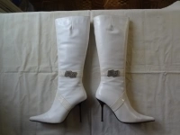 Новые зимние женские сапоги на шпильках картинка из объявления