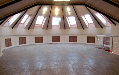 Аренда торгово-выставочного отдельно стоящего здания картинка из объявления