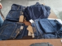 Одежда и аксессуары популярного бренда картинка из объявления