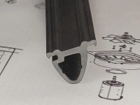 Внутренний уплотнитель двери рефконтейнера (D-образный) 2,5м в объявлении 6 фото Внутренний уплотнитель двери рефконтейнера (D-образный) 2,5м картинка из объявления